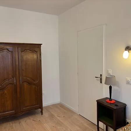 Rez-de-chaussee, Jardin, 3 Personnes, Maison Apartament *