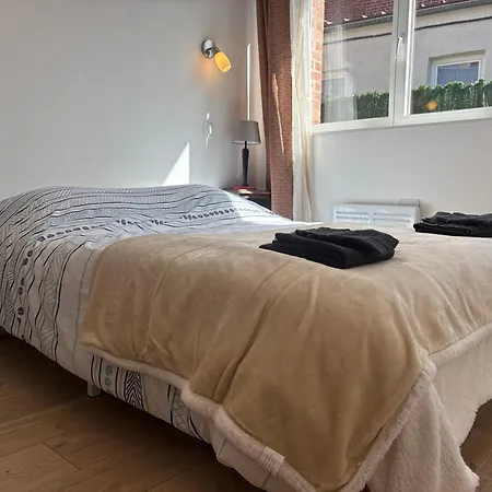 Rez-de-chaussée, 1 Chambre, 2 Personnes, Jardin Appartement *