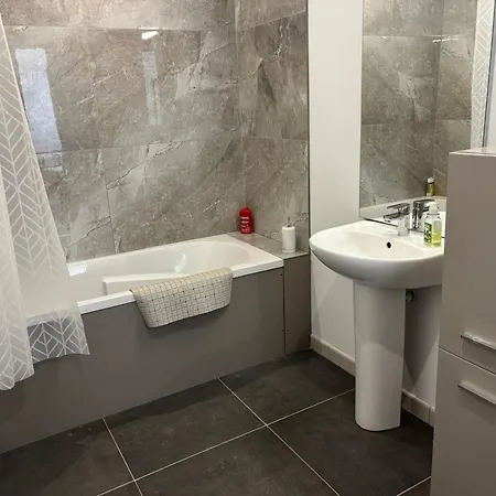 Rez-de-chaussée, 1 Chambre, 2 Personnes, Jardin Appartement