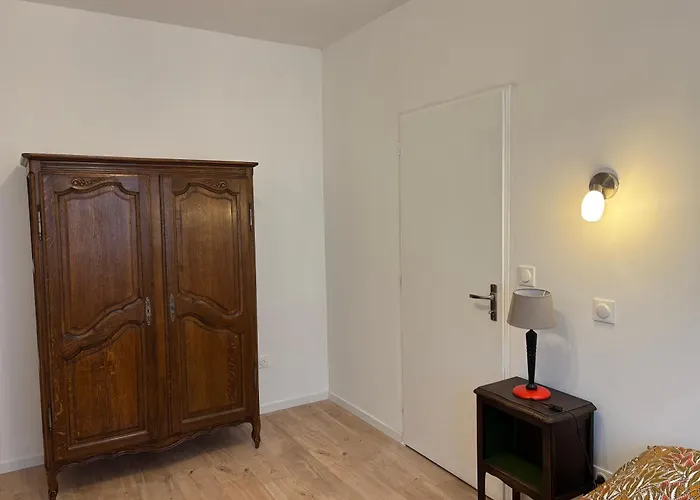 Rez-de-chaussée, 1 Chambre, 2 Personnes, Jardin Appartement *