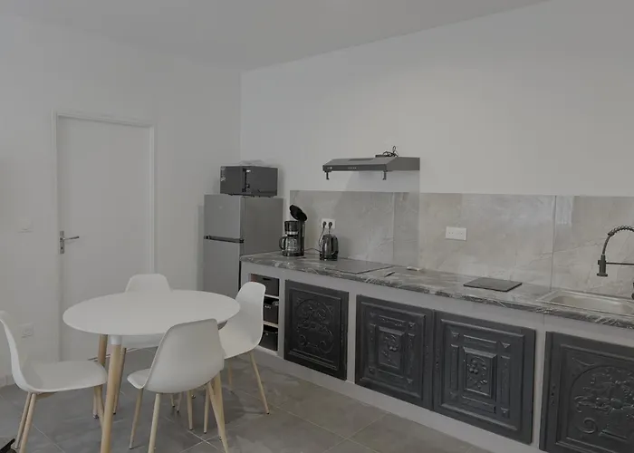 Rez-de-chaussee, 1 Chambre, 2 Personnes, Jardin *