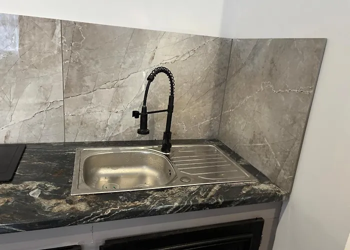 Rez-de-chaussee, 1 Chambre, 2 Personnes, Jardin