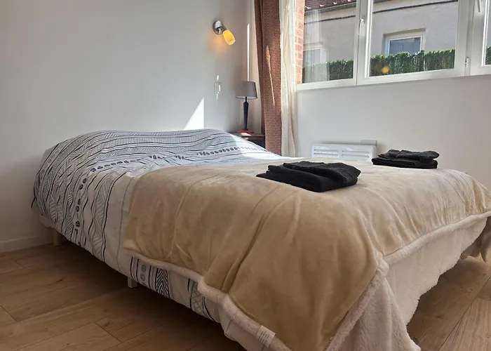 Rez-de-chaussée, 1 Chambre, 2 Personnes, Jardin Appartement *